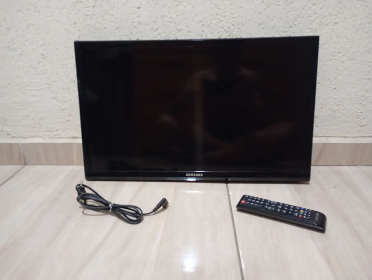 TV Samsung 24 polegadas LED +Controle original 