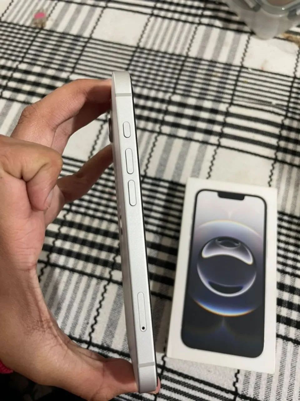 Iphone 16e 128GB 5meses uso nota e caixa muito novo - Foto 4