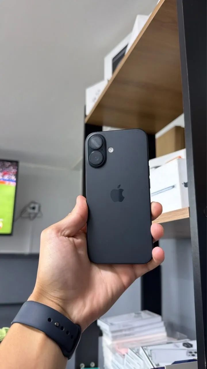 iPhone 16 