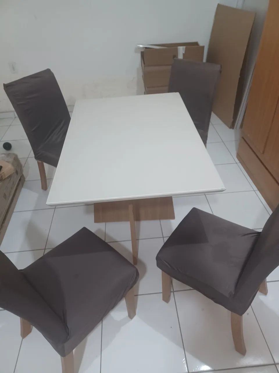 Mesa com 4 cadeiras estofadas - Foto 4