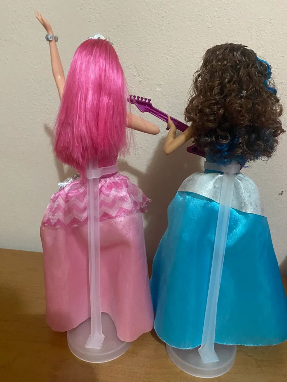 Barbies filme courtney e Érika de rock In royals - Foto 2