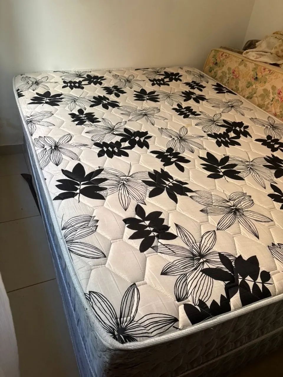 Cama Queen- Em ótimo estado  - Foto 3