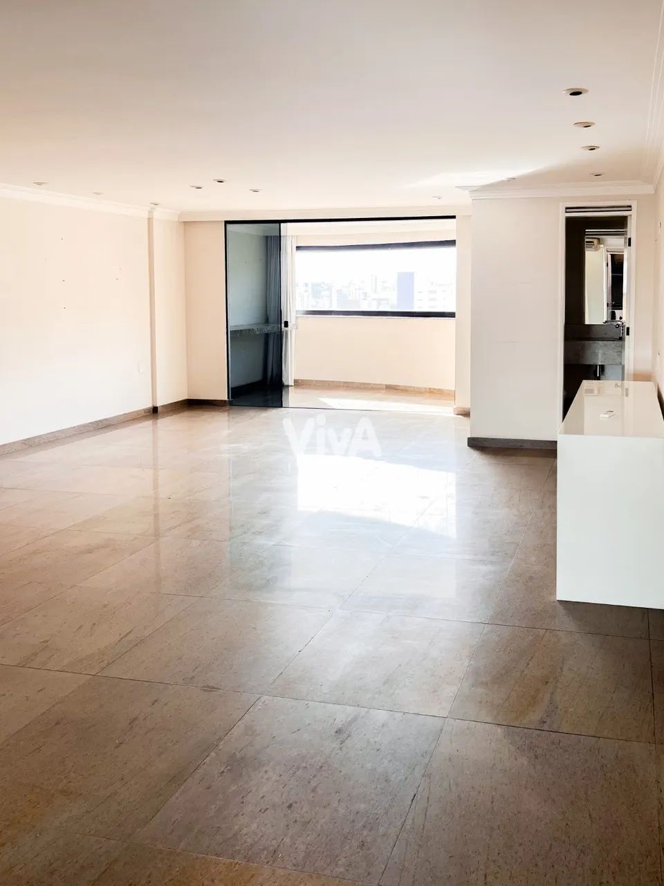Apartamento com 3 suítes no Papicu