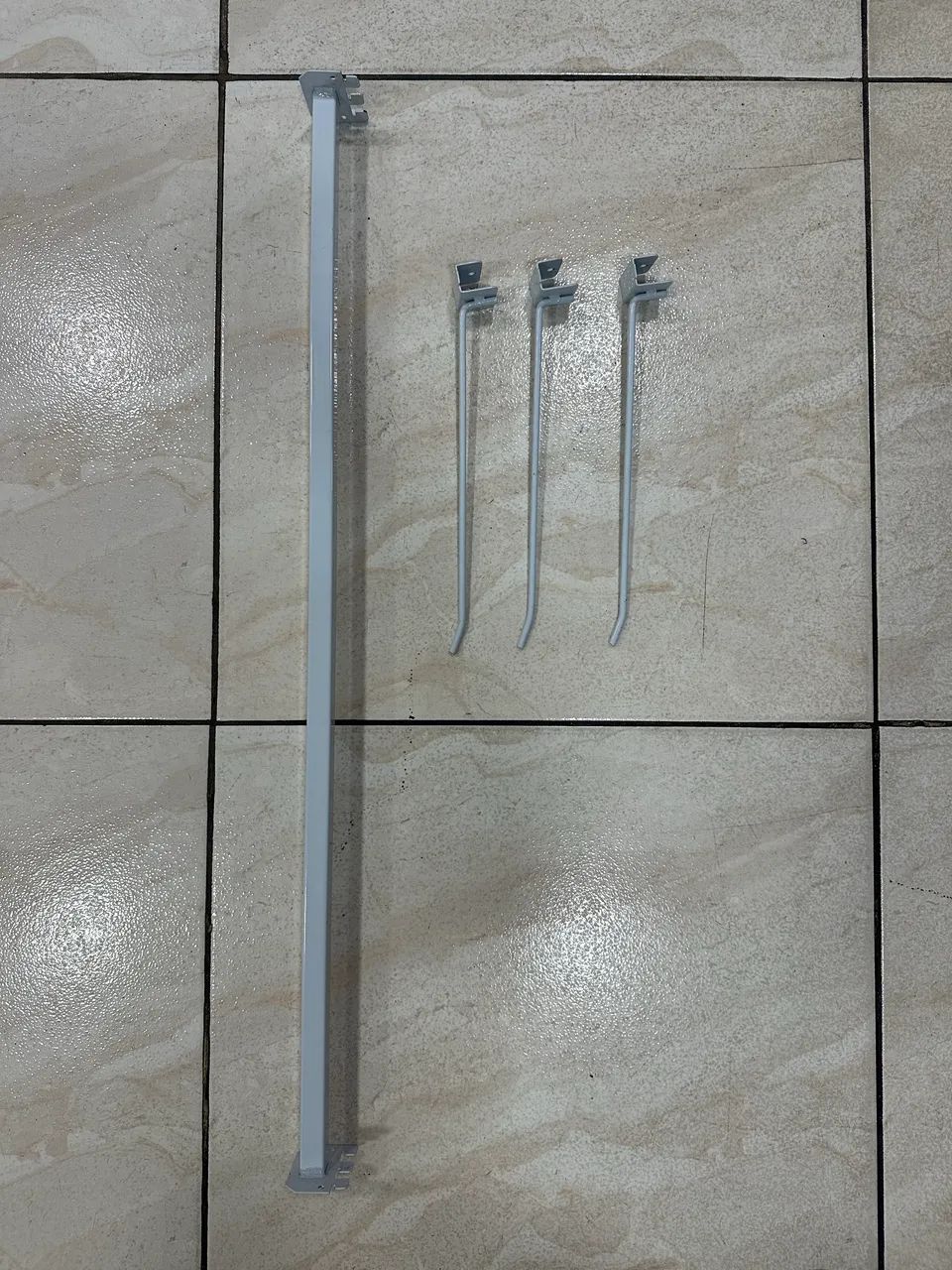 Gancho, régua e cesto aramado para Gôndolas  - Foto 4