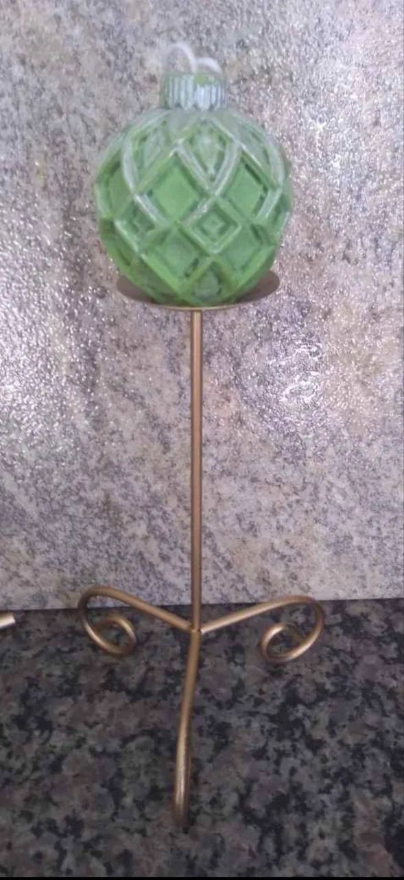 Castiçais antigos de metal.  - Foto 3