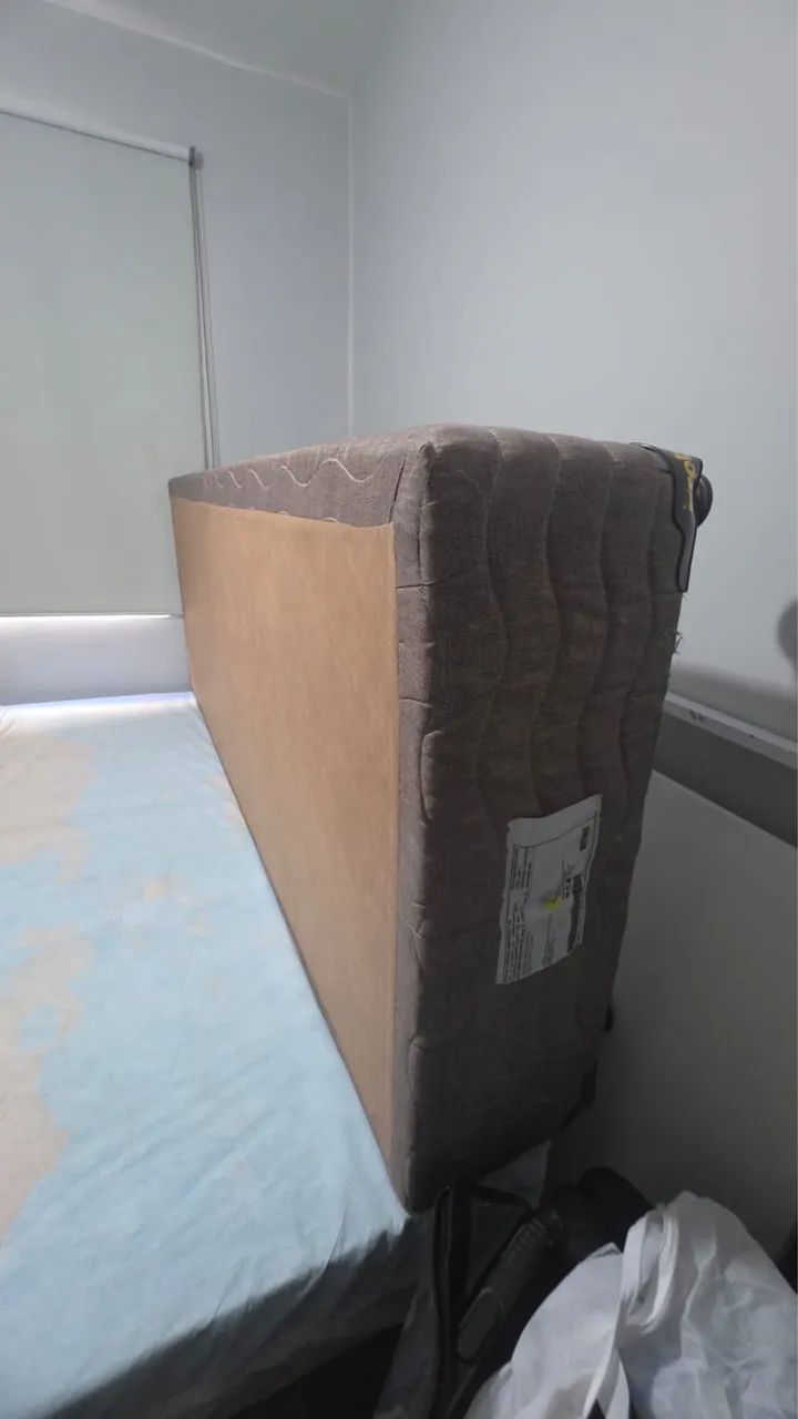 Cama box Queen com colchão 