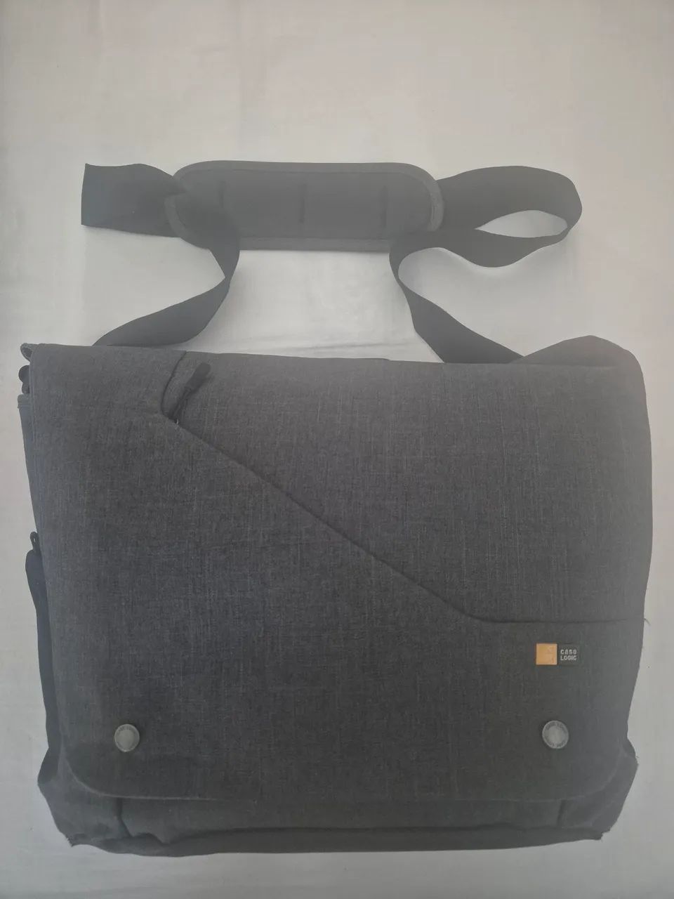 Bolsa Transversal Case Logic Cinza (Para Câmera DSLR, Tablet ou Ultrabook 13")