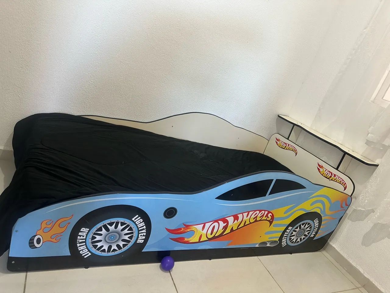 Cama infantil com colchão e cortina 