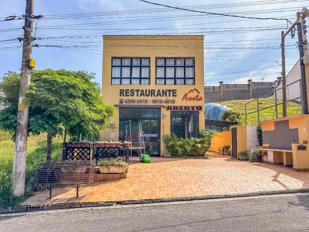 Prédio à venda e para alugar em Jandira, Jardim do Golf I, com 300 m²