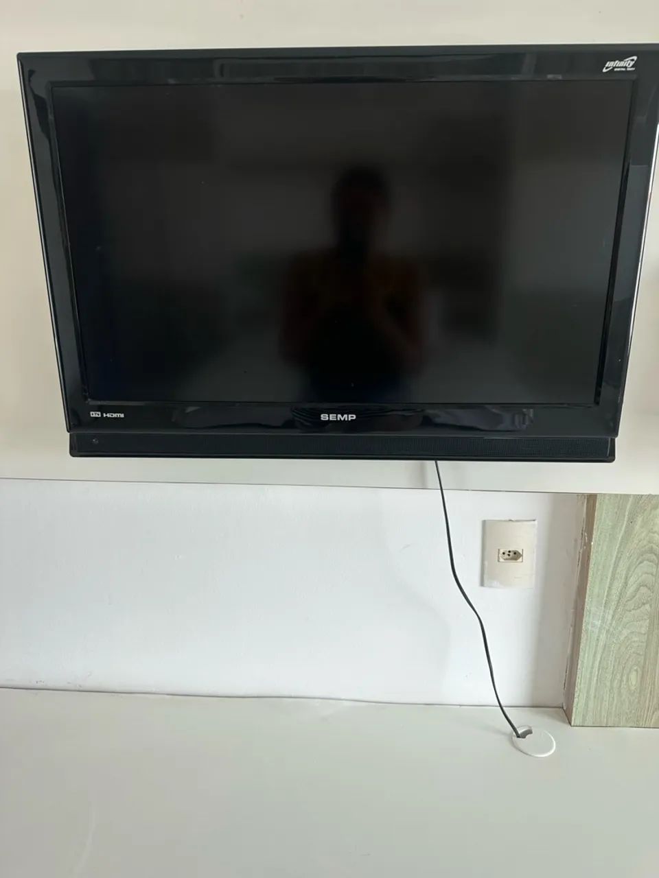 TV Semp Infinity Digital Tech 42" é uma TV LCD Full HD de 42 polegadas, Widescreen