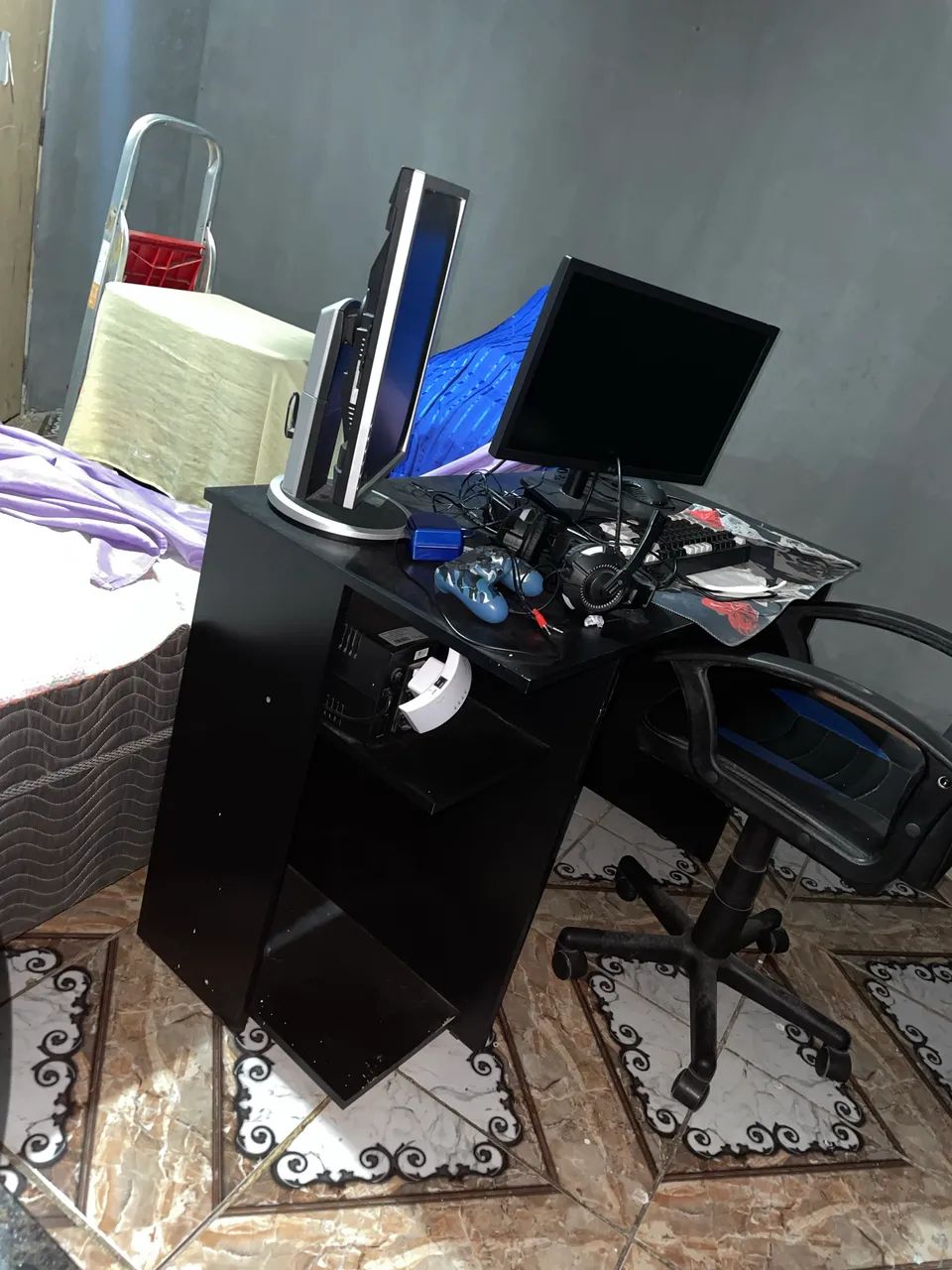 VENDO MESA NOVA, 1 MÊS DE USO.