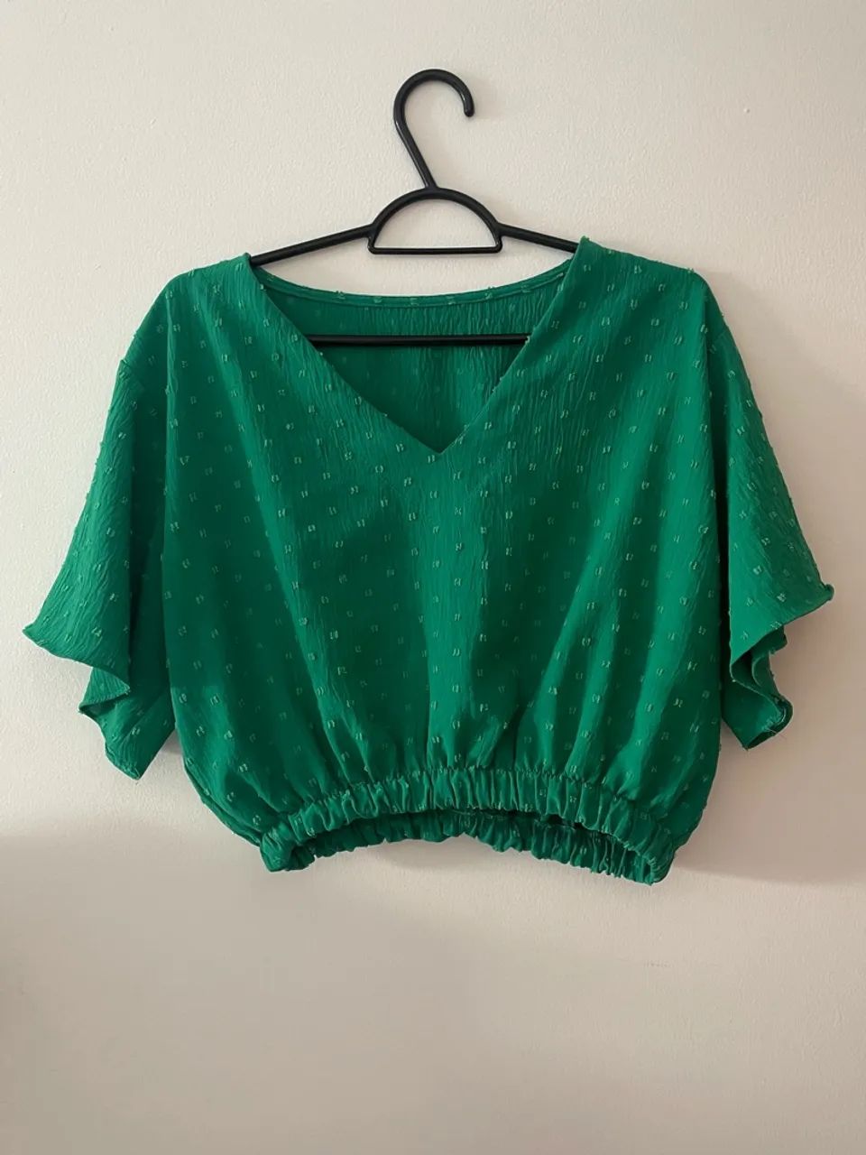 Blusa verde com bolinhas