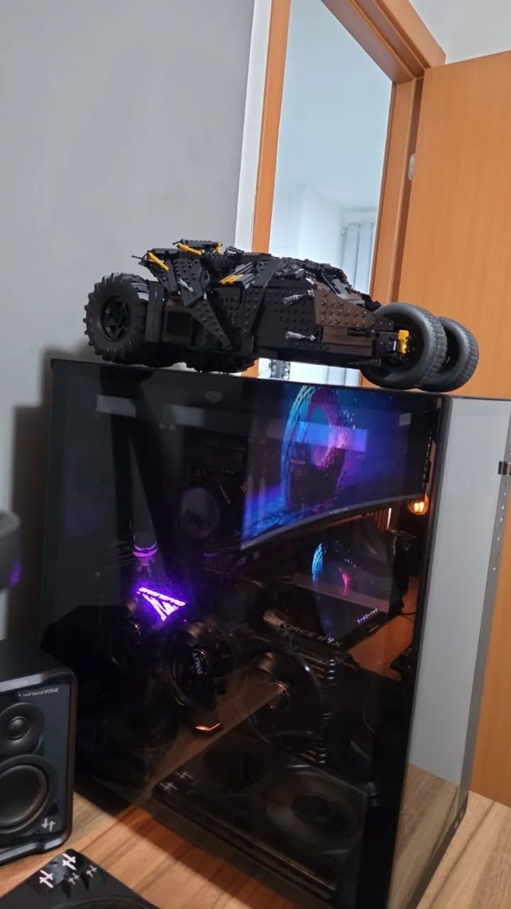 Lego Tumbler do Batman modelo 76240 montado - Foto 3