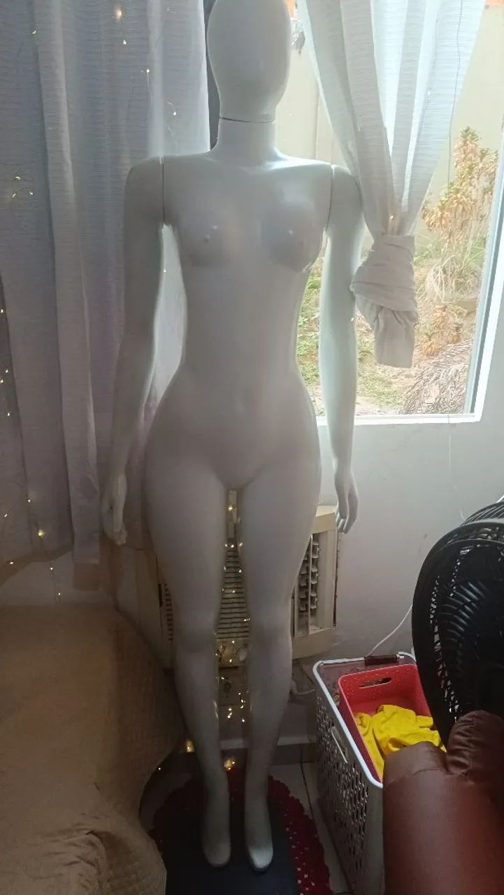 Vende se. Manequim ZAP *41