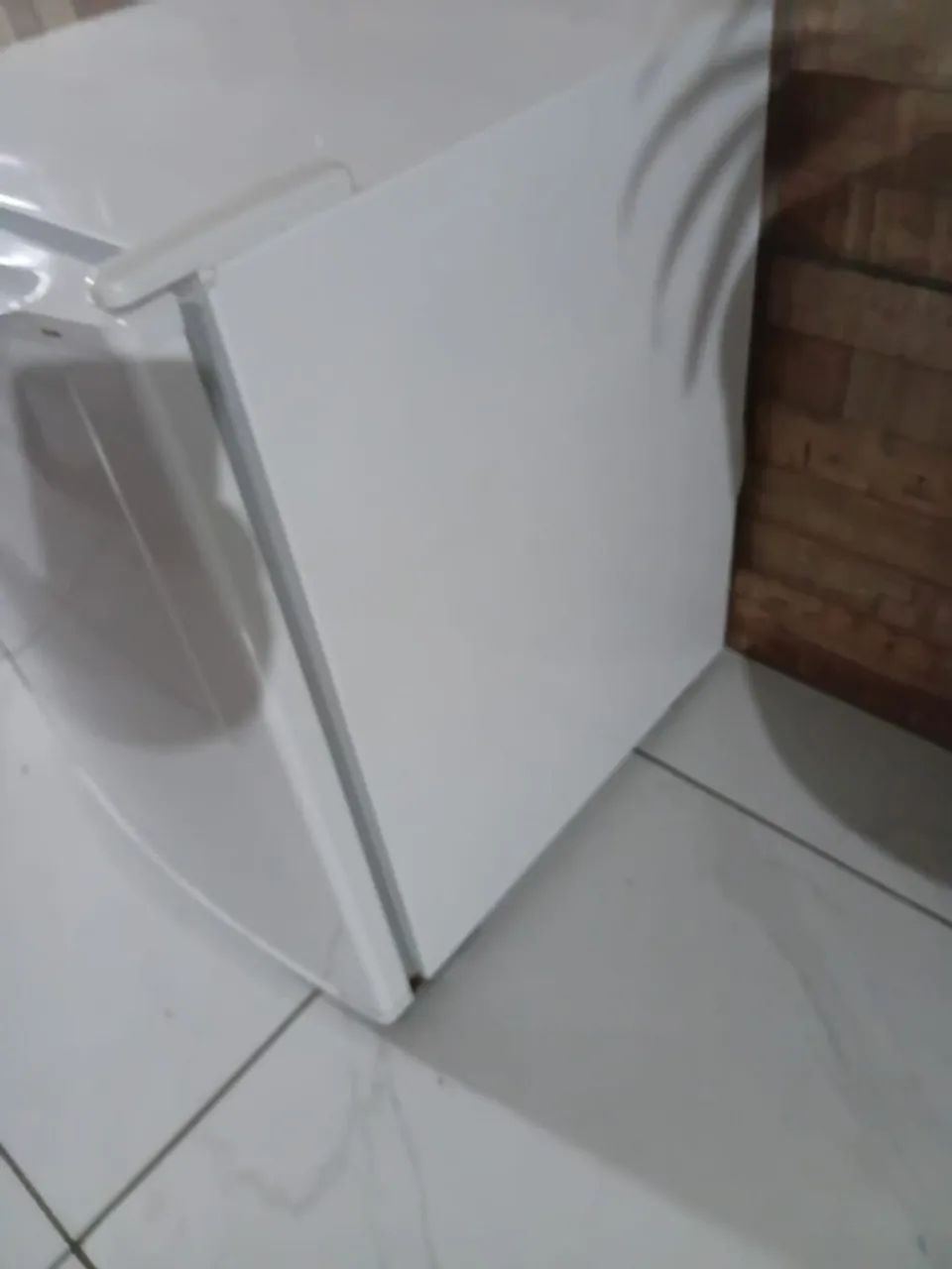 Frigobar Eletrolux 80 litros modelo RE80  - Foto 5