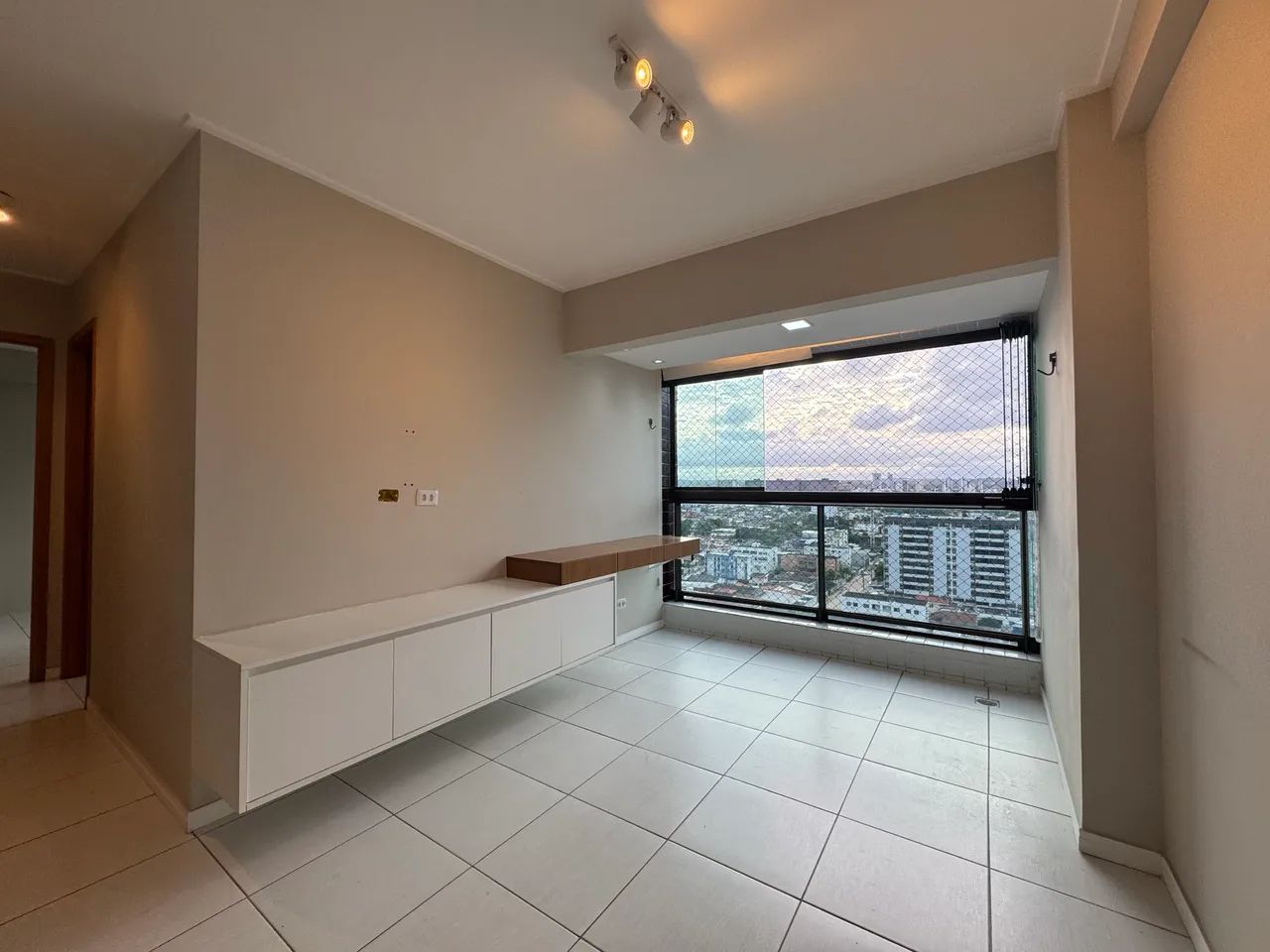 Apartamento 2 quartos sendo 1 suíte no Edifício Parque Prince no bairro do Cordeiro!