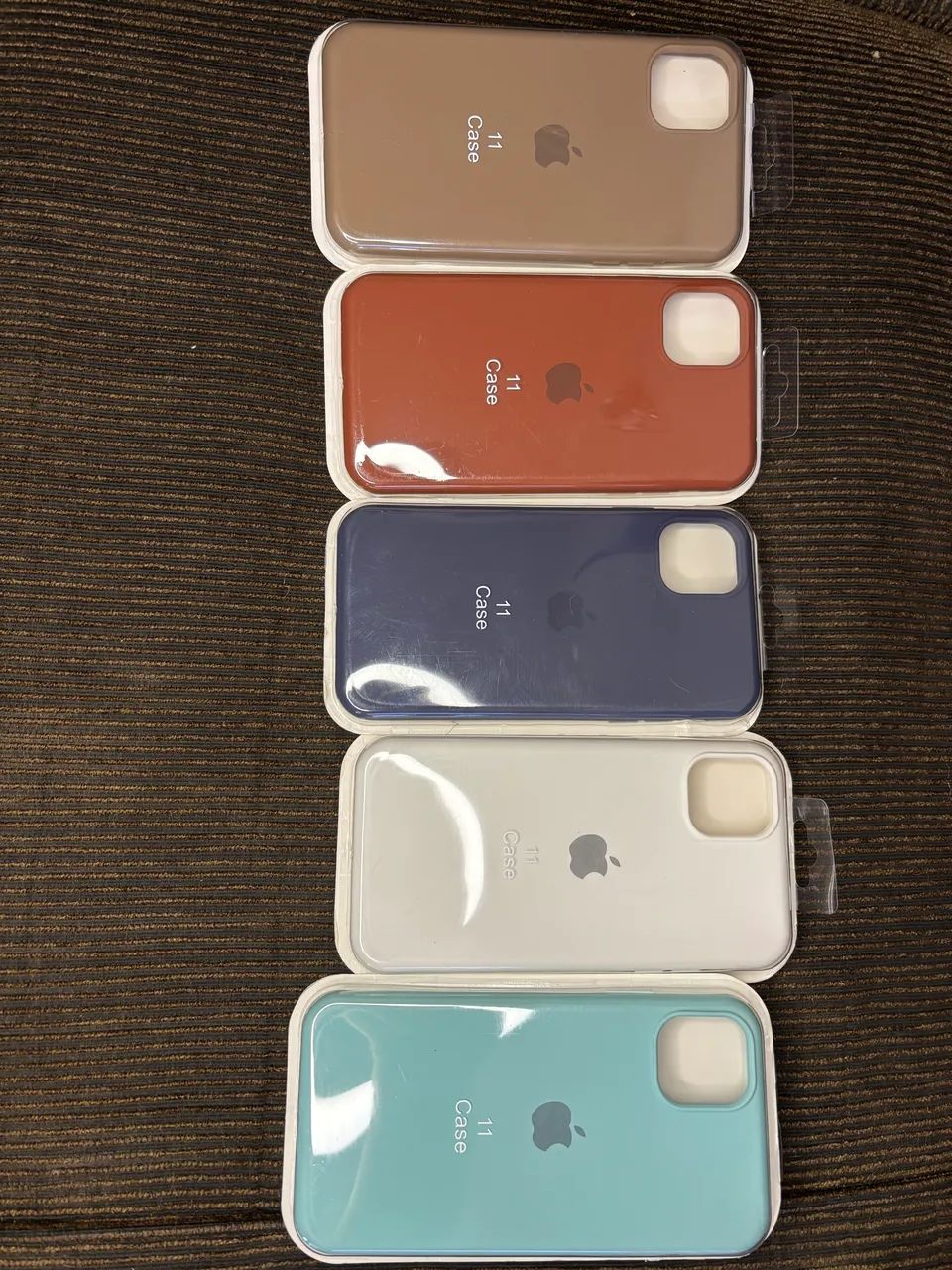 Capinhas de variadas cores para iPhone