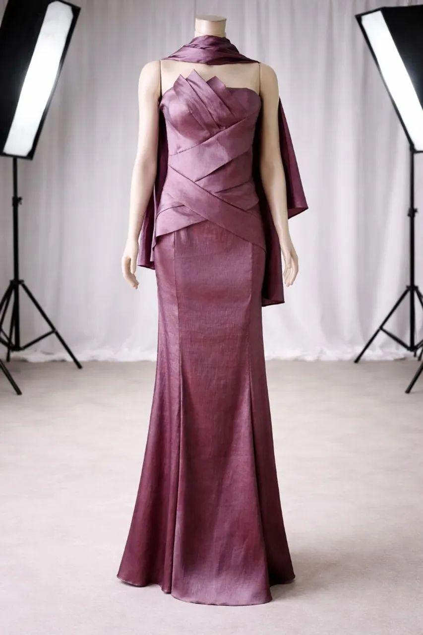 Vestido de festa longo cor roxo modelo se alça com bojo tecido tafetá span com elastano  - Foto 2