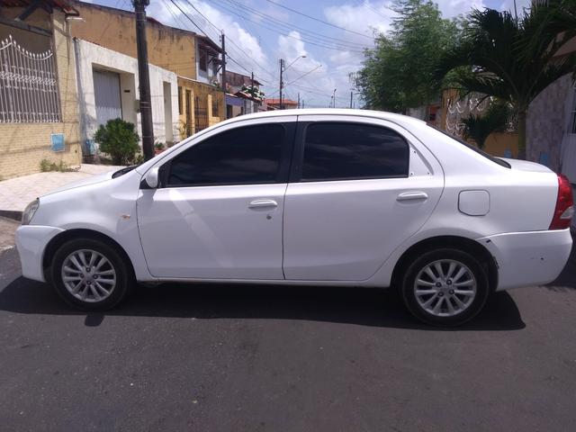 Vendo carro Etios sedan XLS, completo! 2012/2013