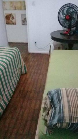 Alugo quartos e vagas no canela - Foto 2