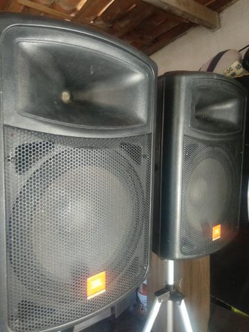 Caixas Ativas JBL Auto falantes de 15. Parcelo em até 12 vezes