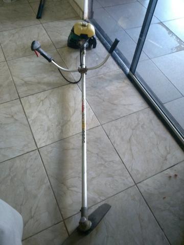 Vendo Roçadeira Makita com carburador de 160