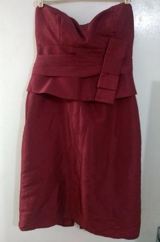 Vestido acetinado Marsala de festa Curto Tam 40