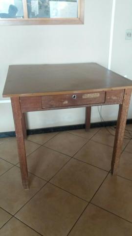 Mesa de madeira maciça