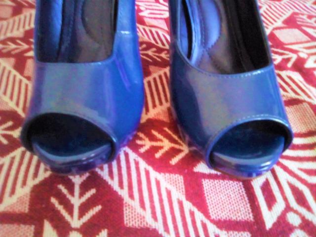 Peep Toe Meia Pata Verniz - Azul