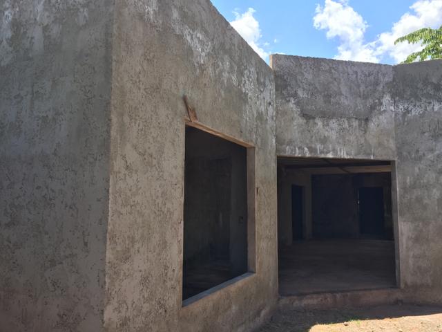 Casa inacabada de 3 qtos na entrada da Arniqueiras quadra 4