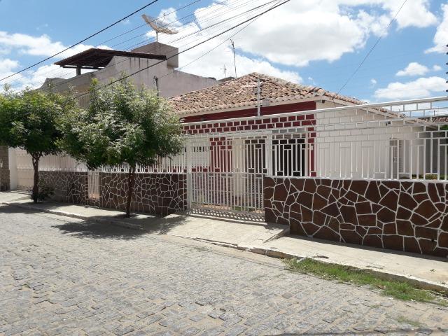 Casa com ótima localização - Foto 2