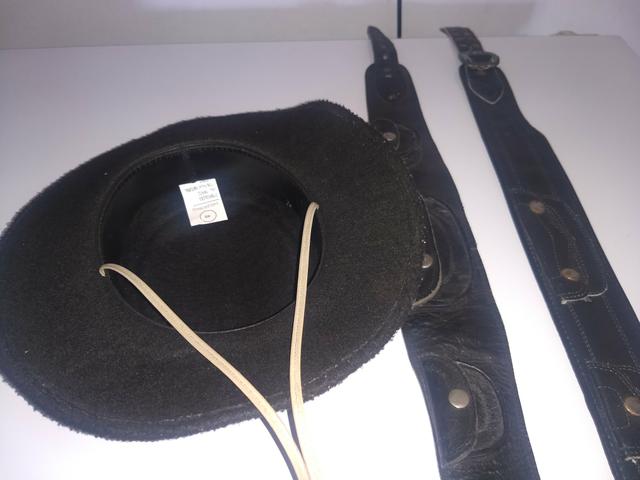 Chapéu de criança.e cinto.valor .70 reais