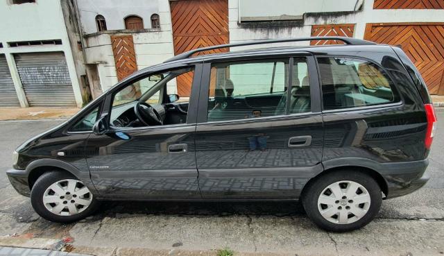 Vendo zafira com kit gás muito Nova ? - Foto 3