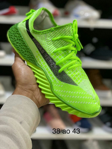 yeezy esportivo