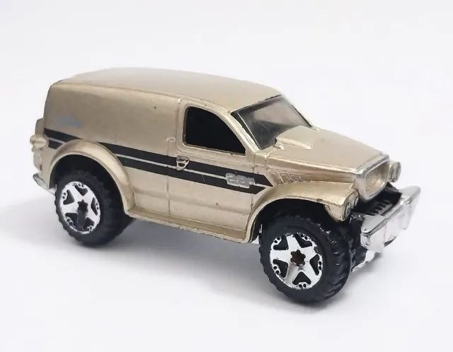Miniatura Van Power Panel-Dourada -Hot Wheels esc 1:64  - Foto 3