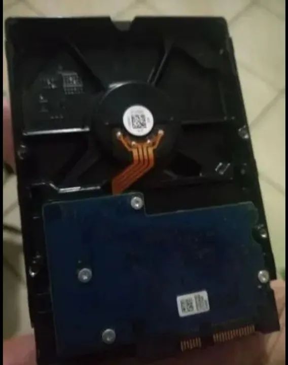Disco duro, HD INTERNO TOSHIBA 1 TERA, P/ pc. Hd com defeito para aproveitar peças  - Foto 5