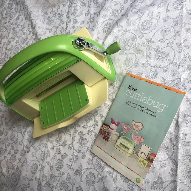 Maquina De Corte E Relevo Cricut Cuttlebug Com Acessorios Co