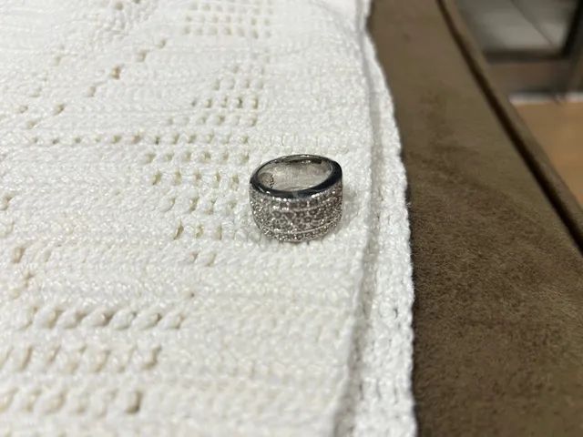 Lindo anel em ródio e zirconia - Foto 3