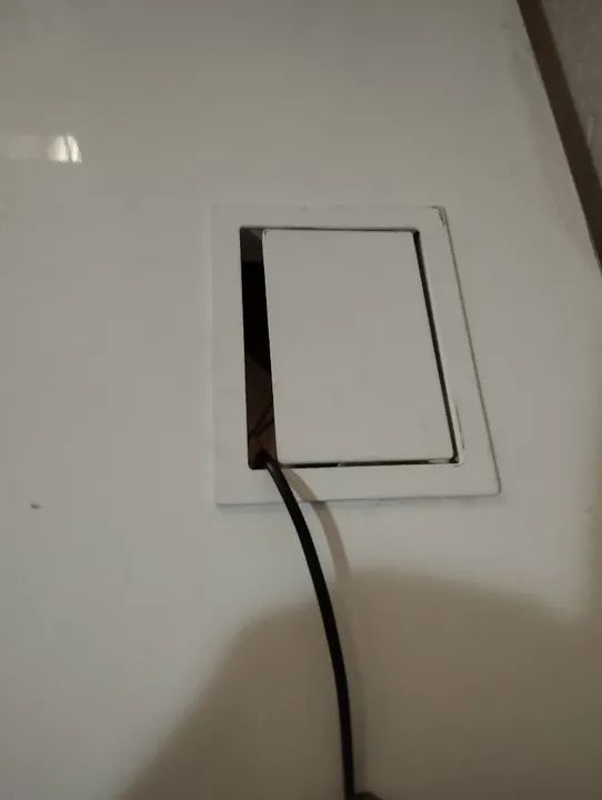 Mesa grande com estrutura alta em laca e formato personalizado fabricação Flexform. - Foto 3