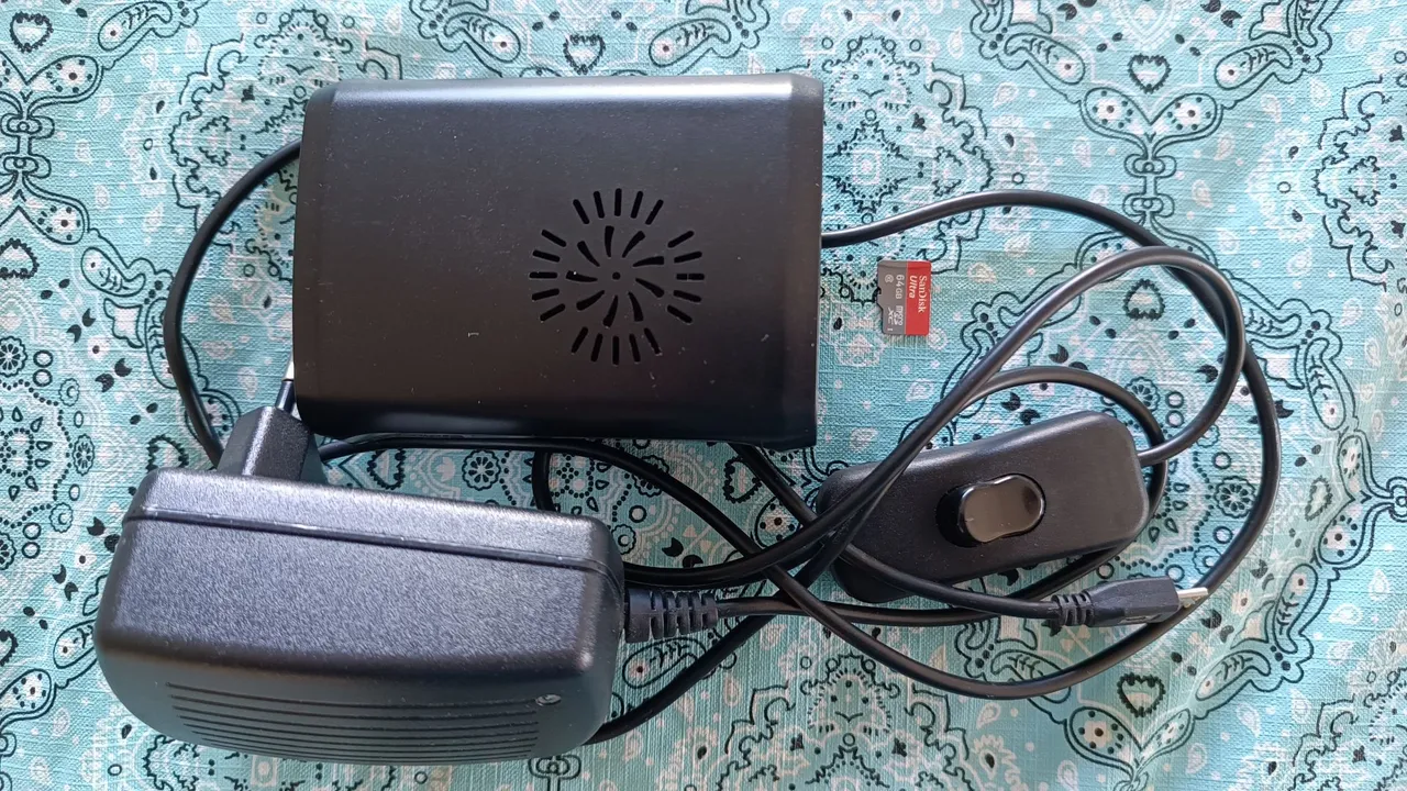 Raspberry pi 3 v1.2 model B, com case, dissipadores, cooler, fonte com chave e cartão 64gb
