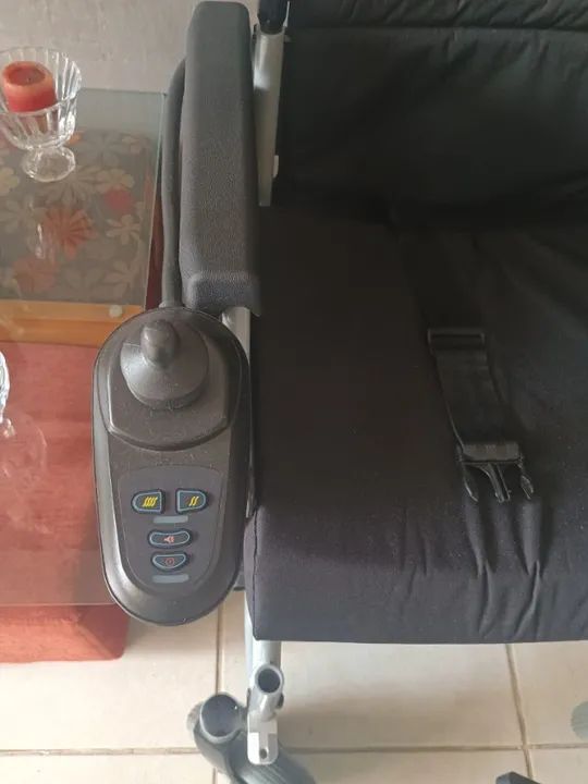 Cadeira de Rodas Motorizada D900 Delamed - Foto 2