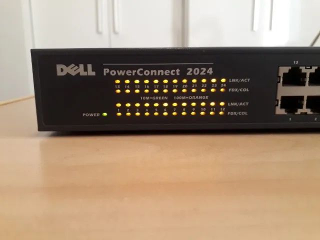 Switch Dell Power Connect 2024 24 portas