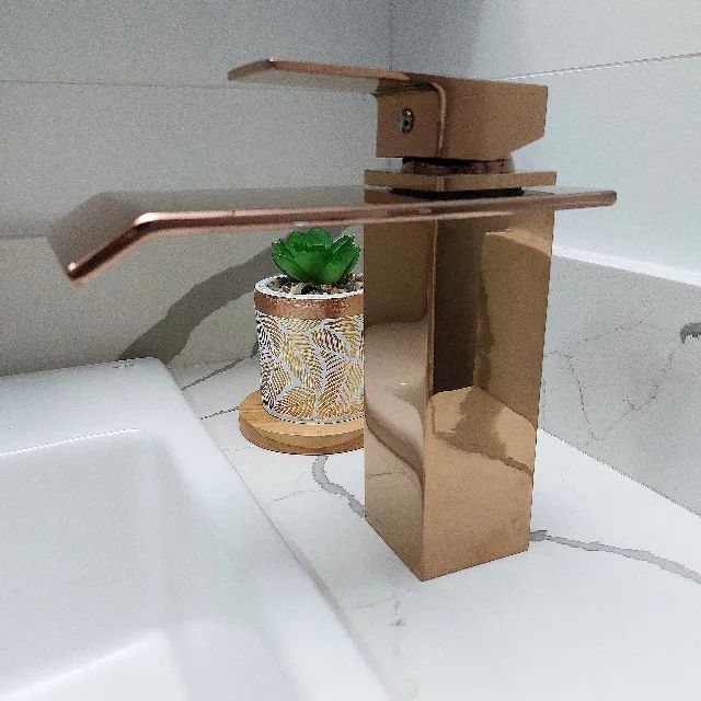 NOVA | Torneira Banheiro Cascata Rose Gold Quadrada Metal Monocomando - Foto 6