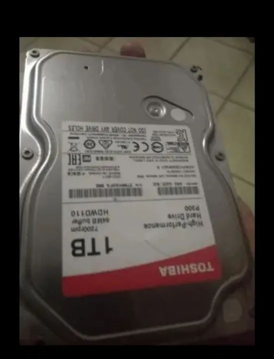 Disco duro, HD INTERNO TOSHIBA 1 TERA, P/ pc. Hd com defeito para aproveitar peças  - Foto 2