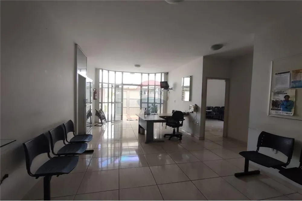 Excelente oportunidade desde prédio comercial próximo da principal da Av. Dr. Jorge Monten
