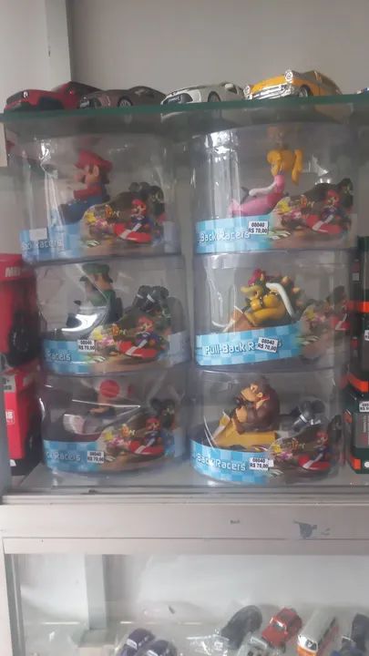 Carrinhos de personagens do Mario Kart a unidade
