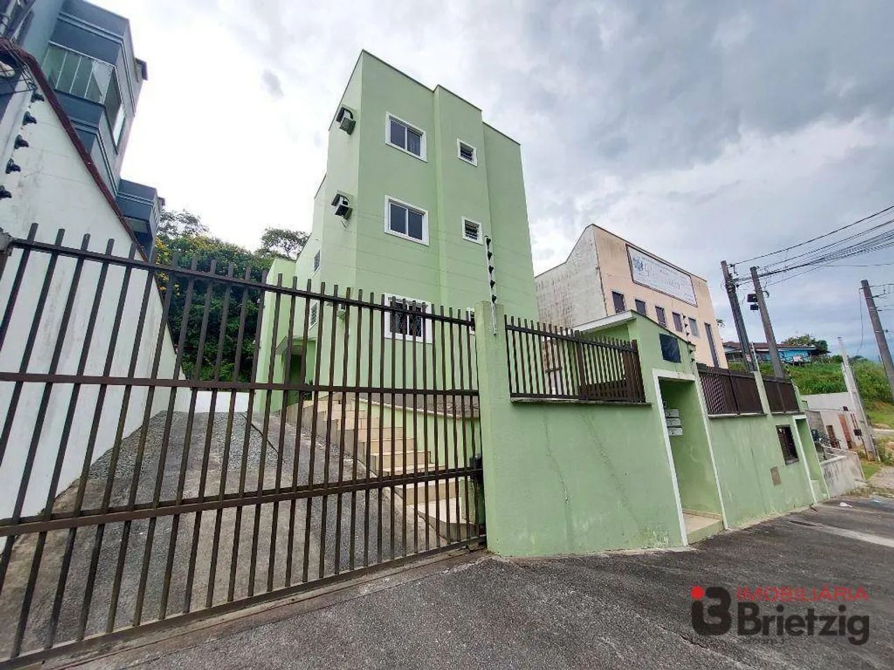 Apartamento com 2 dormitórios para alugar, 55 m² por R$ 1.200 +taxas/mês - Itaum - Joinvil