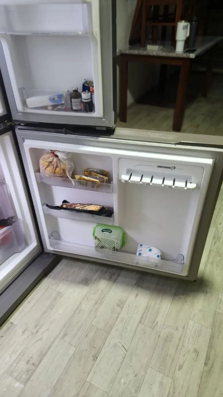 Geladeira Brastemp Frost Free Side Inverse 3 Portas 554 litros cor Inox - Foto 4