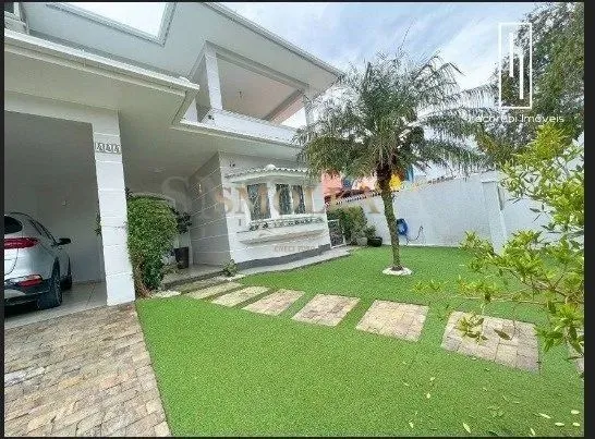 Casa para locação anual no Córrego Grande, com 3 suites.
