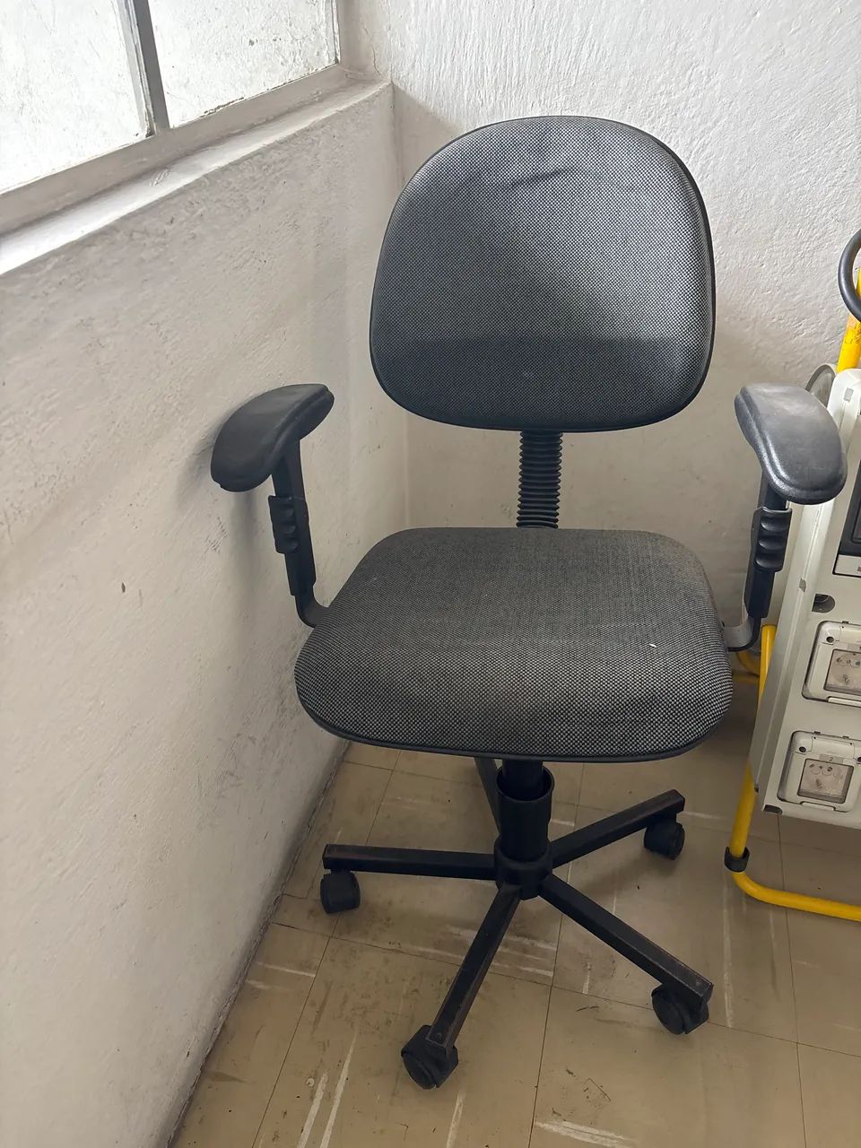 Cadeira escritório no estado - Foto 2